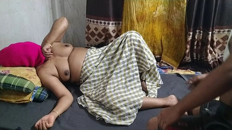 Hot_wife999: Indická desi muslimská nevlastní sestra Ruks mladá těsná kundička vesnická...