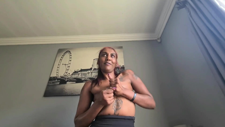 domslutfucker: POV smutsig pratande desi slampa sovrum dildo suger och knullar