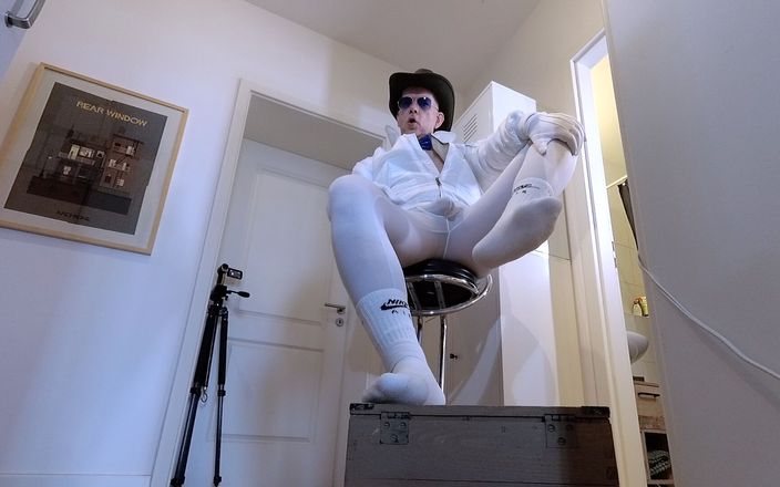 GERMANE_XL: Weiße Lycra weiße sox cumshots xl 1