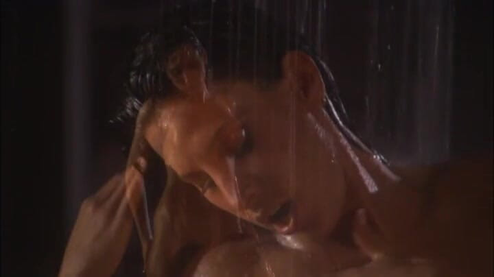 Hot Girlz: Due latine calde si bagnano e hanno una penetrazione lesbica