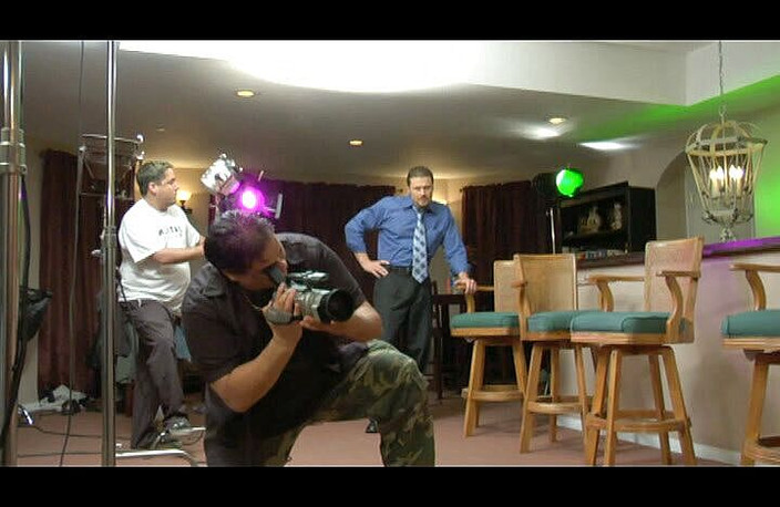 Cryptostudios: 与两个美丽的婊子和三个大鸡巴的群交