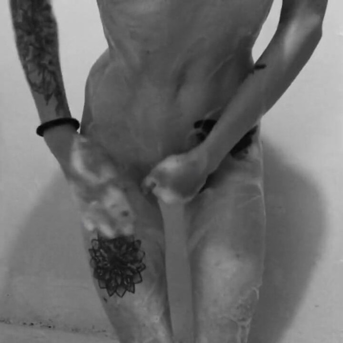 CandyHardX: Candyhard da sola in bagno