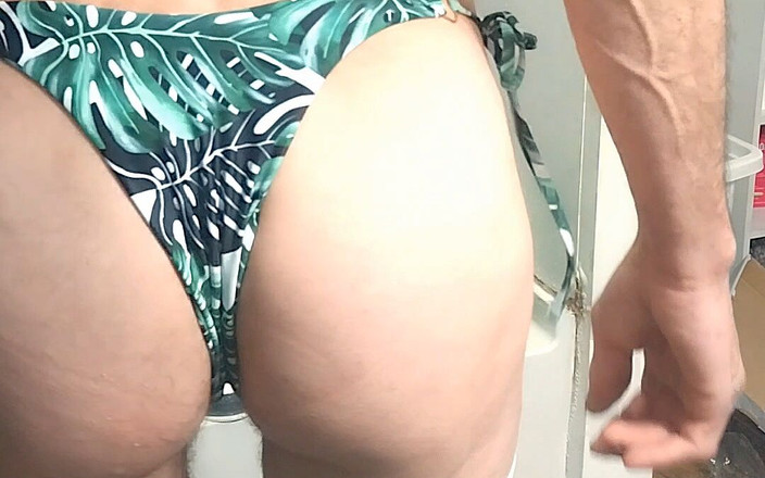 CD Michellex: Desejando que fosse verão, cdmichelle vestindo maiô sexy verde 2 peças