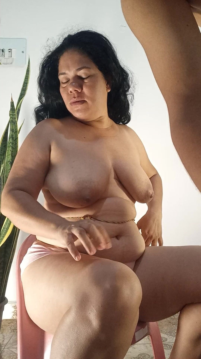 Valkyrieandluigy: Mooie rondborstige vriendin zuigend