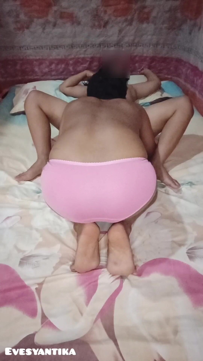 Karinsyantika: 45 Minit Mengongkek Makcik Kesunyian Yang Cantik, Pancut Pada Teteknya -...