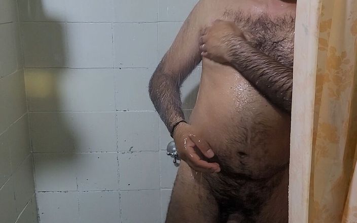 DaodDam: Hairy Man Showering