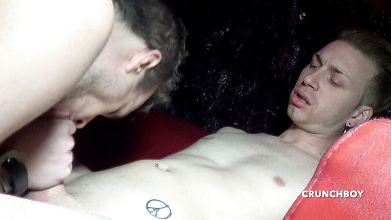 STRAIGHT BOY CURIOUS: Ділана відтрахали без презерватива в задній кімнаті