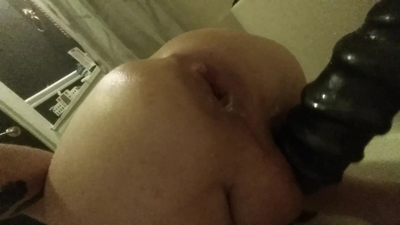 Tiffany Ciskiss: Obrovské žebrované anální dildo