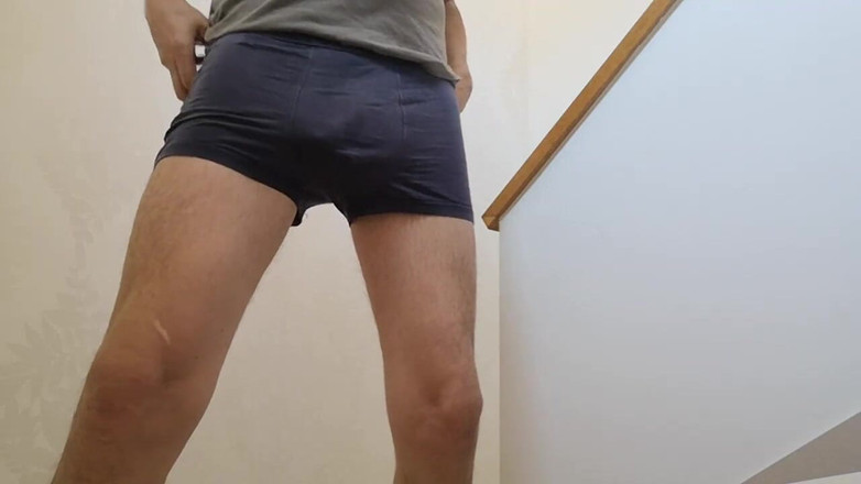 Rafael Torreano: Bugil, ngocok dan muncrat di tangga