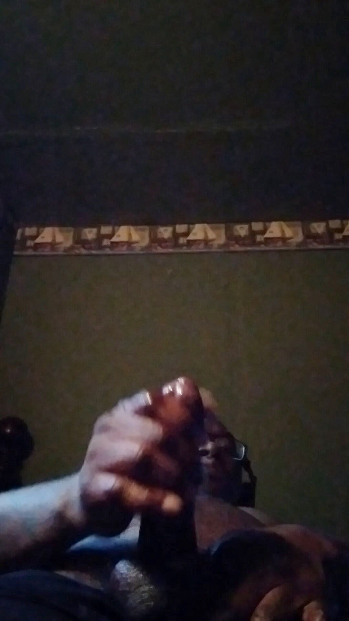 Dewon1981: Massage langer bbc mit Öl und abspritzen