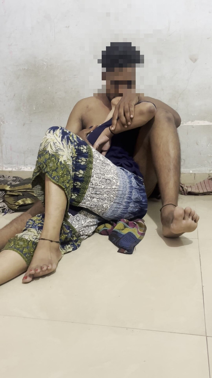 NikiRathod: Líbání k odstranění oblečení Roztomilá velká prsa Divya