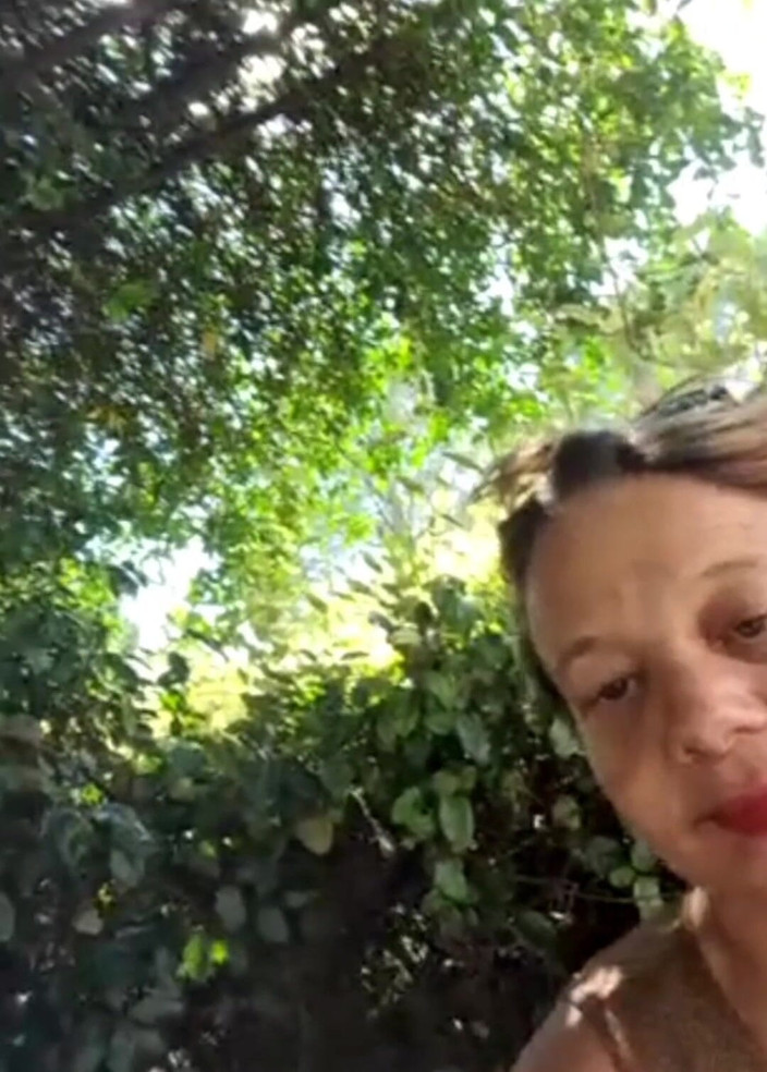 Sofy13: 내 섹시한 밀프 보지를 가지고 노는 공원에서 특별 전시회, 나와 함께