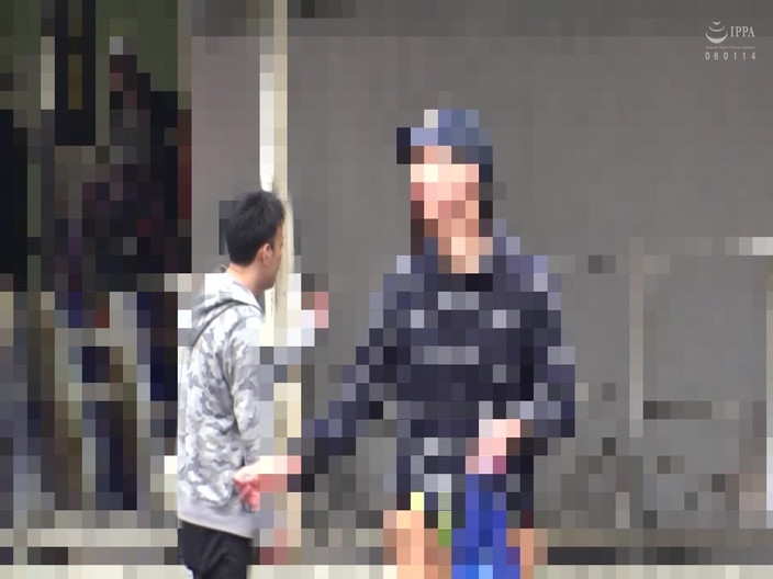 MBM3988: M612g10 a esposa de uma beleza esbelta cujo marido é caso...