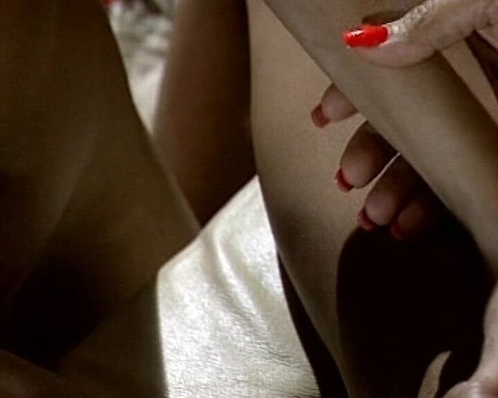 Filles Francaises: Acestei lesbi asiatice din Franța îi place să se joace cu...