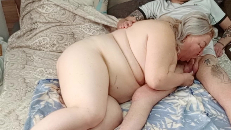 Zona901: Ho visto una matrigna che si masturbava e l'ho aiutato...