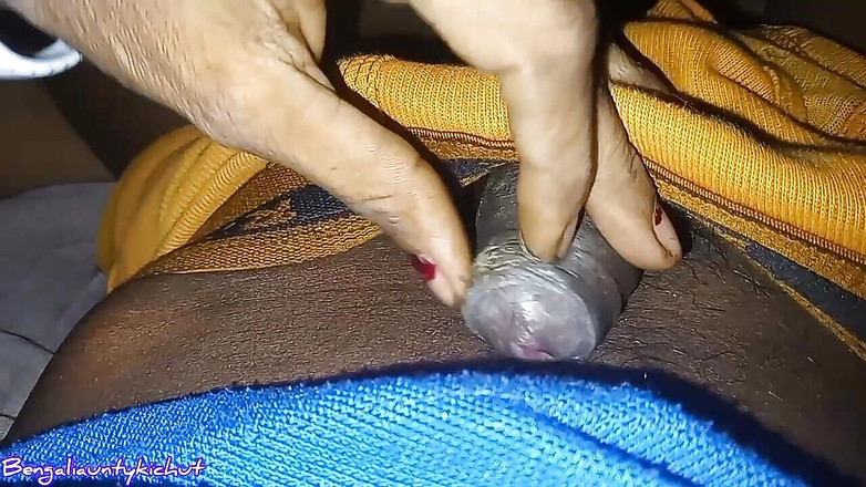 Bengaliauntykichut: Pepek ibu tiri India dikongkek