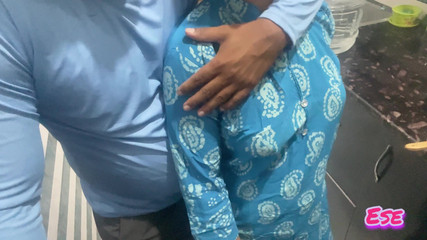 Sammy Sins: Stiefvader verleidt zijn stiefdochter met de voorwendsel om haar een...