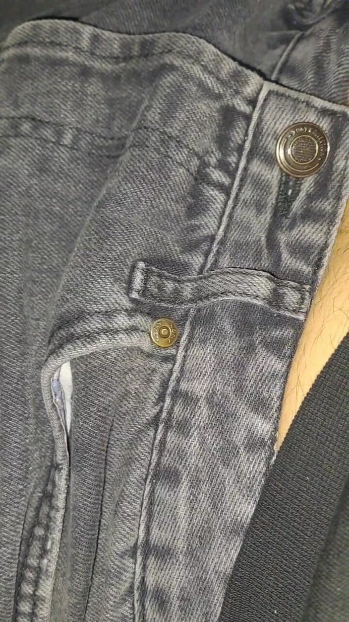 HotPersia: 惊人的口交在车里（危险的地方）