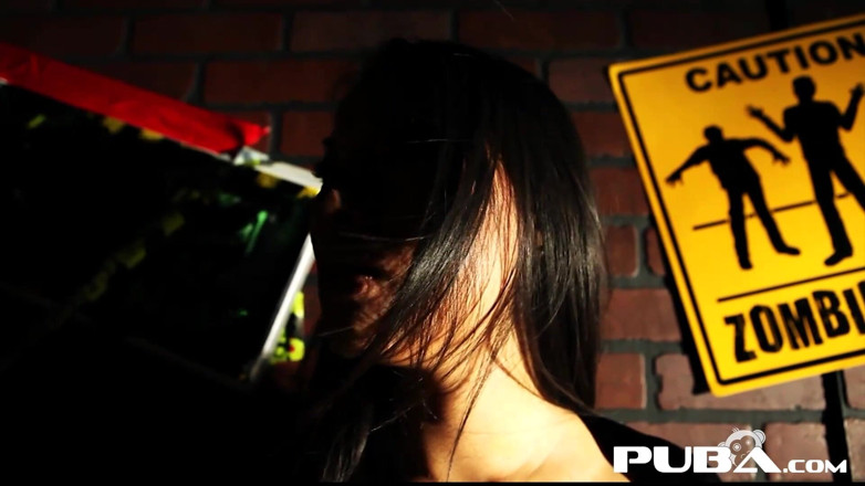 PUBA: Le creampie anal zombie d'Asa Akira