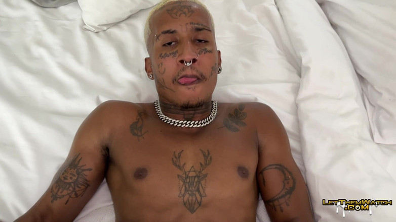Let them watch: Latina misdadiger neukt interraciale twink zonder condoom Letthemwatch zwarte kont...