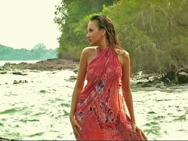 Asian Cuntz: Beautiful asian poses in her sundress