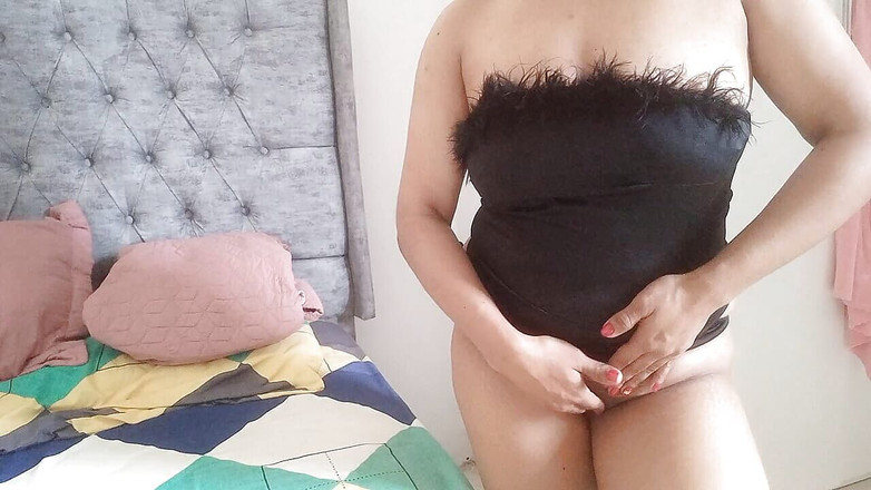 PATY PATY: Jovencita MILF provokuje a zve je, aby požádali o fantazie