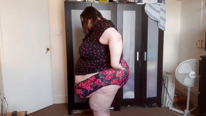 SSBBWLadyBrads: SSBBW întâlnire noaptea încearcă butoanele de popping