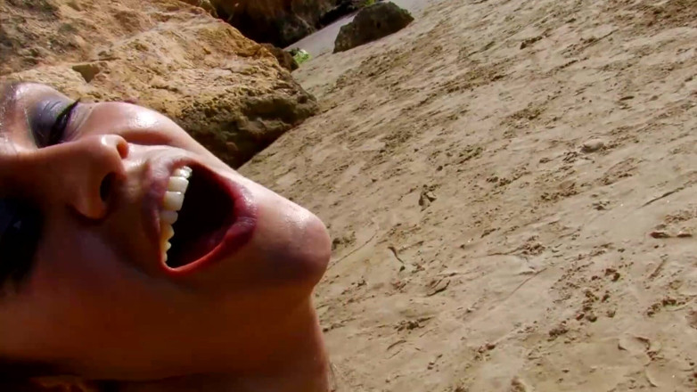 Public Entertainment: Brunette hottie pounded hard on the beach