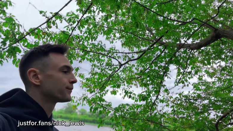 Nick Lewis: Dikongkek jauh di dalam hutan - perempuan jalang pelayar dapat pantat...