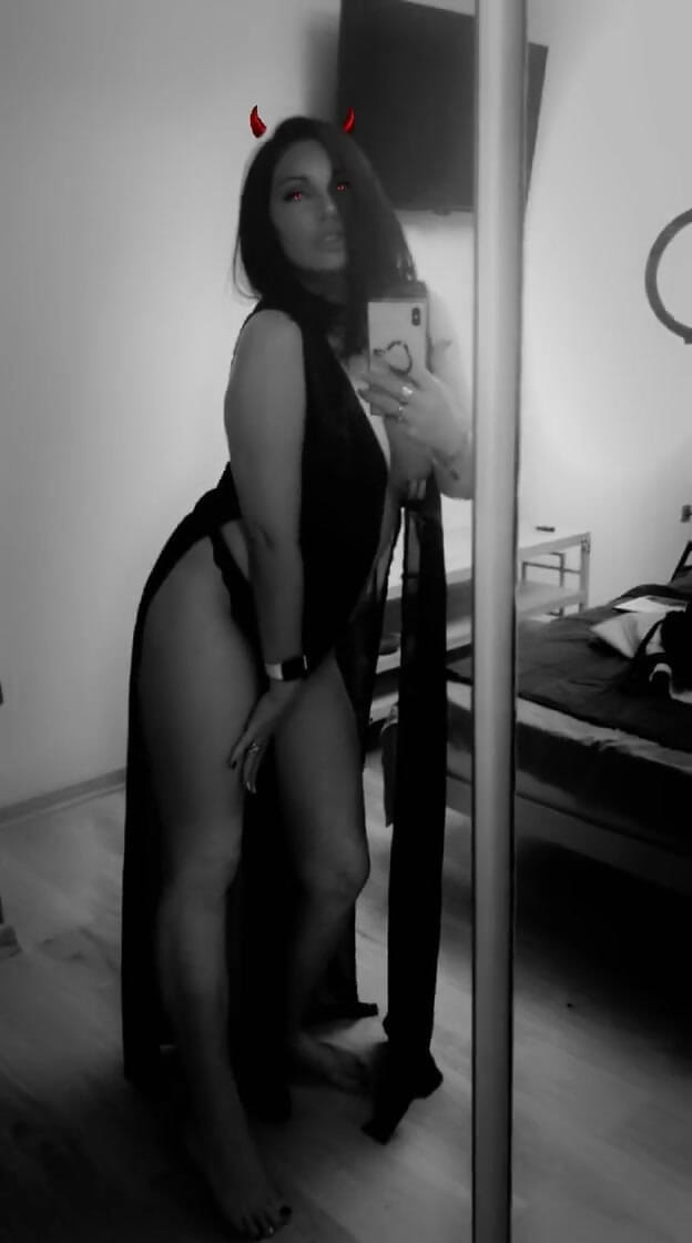 Goddess Misha Goldy: Melihat Cermin Saya