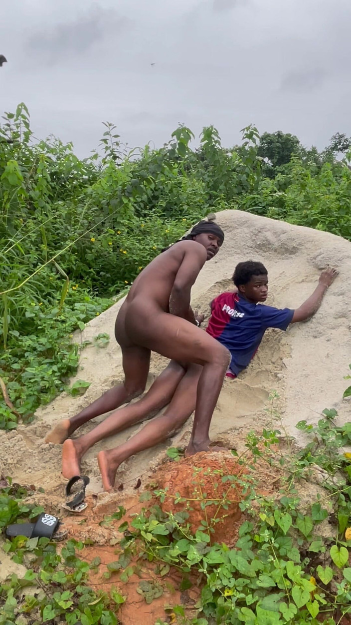 Big Hoss: Threesome Bareback Fuck From Two Big Daddies and and Twink