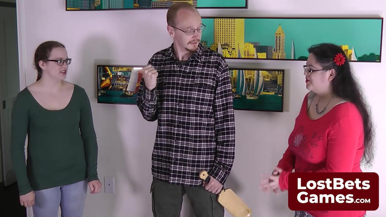 Lost Bets Games: Do striptýzových papírových nůžek se ponoří s opravdovým nadšením