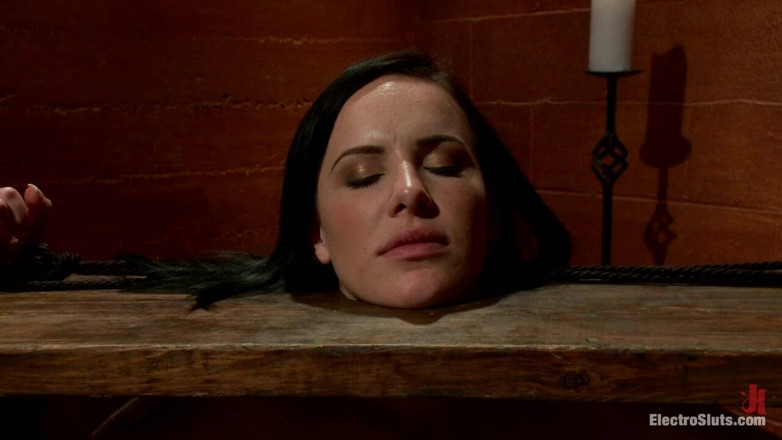 Electrosluts by Kink: Katie st. ives, diikat dengan ketat dan terkejut!
