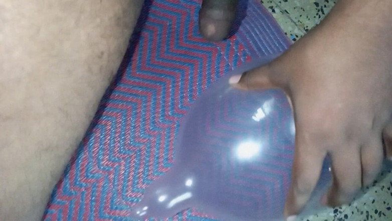 Sweet Indian cock: Moje indická manželka má sex v džungli s masturbací s...