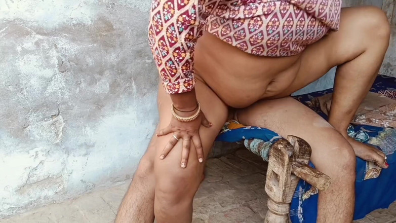 Veermati: Tia me convidou para sua casa e colocou sua bunda...