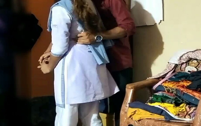 Fantacycutting: Un prof desi quitte une étudiante qui est venue pour ses...