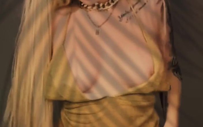 Goddess Misha Goldy: Éteignez-vous la cervelle et regardez-moi. Ce n’est que vous moi...