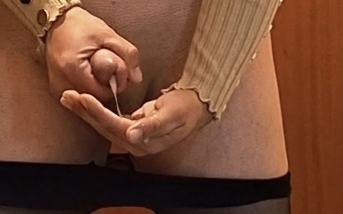 covo_sissy_cross: Rasa pantat saya membuatkan saya pancut!!
