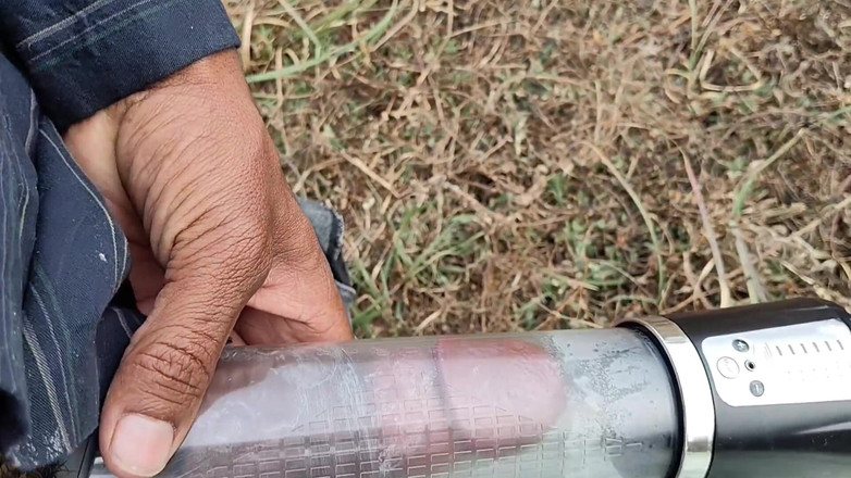 Fuckkkker: Ragazza indiana che rende hindi vlog nella giungla, improvvisamente vede...