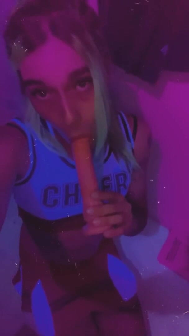 CarmenMelatonin: Sexy cheerleader party girl