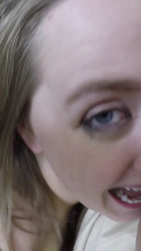 Sexe en POV avec une BBW amateur aux seins énormes