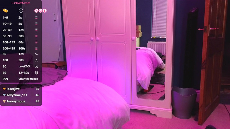 JessicaXD: Кончаю в черном нижнем белье перед камерой