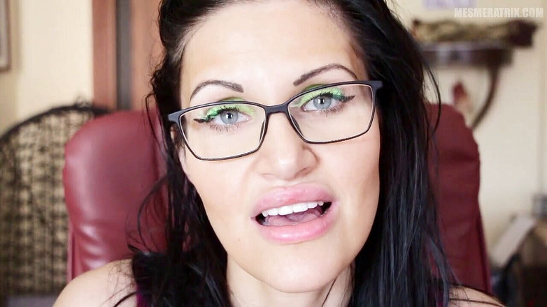 Lady Mesmeratrix Official: Bertukar menjadi penjilat mani