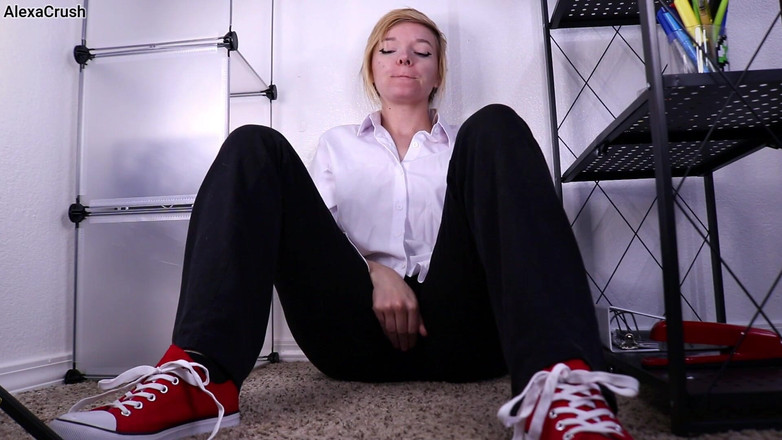 AlexaCrush: Beccato in magazzino pompino POV