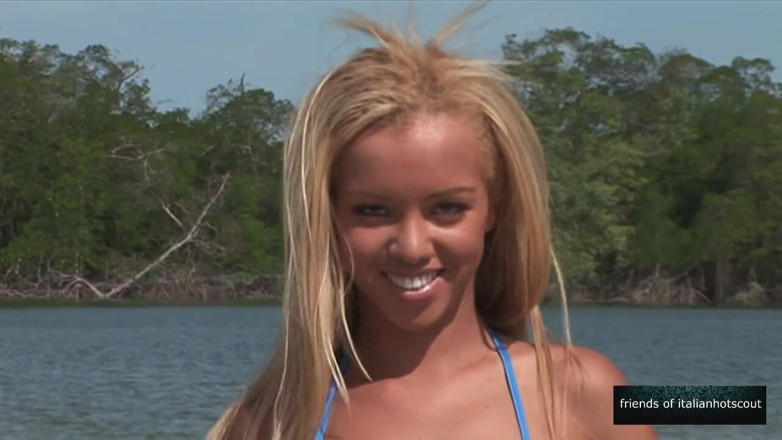 Italian hot scout and friends: Sexy blonde fucked in the waters of a tropical river...
