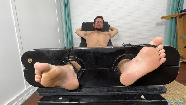 Ticklish Chubs: Cdubs bekommt einen guten kitzel!