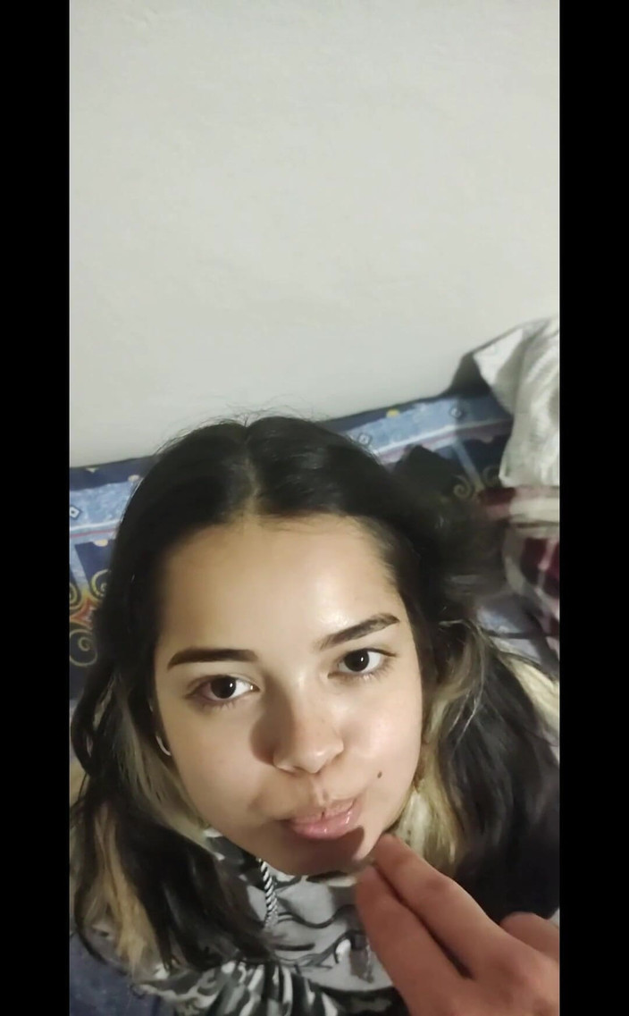 Debora Mendes: Flickvän som leker med kuk i munnen