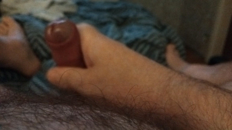 Pellefnatt: Můj kamarád leží na posteli a hraje si se svým...