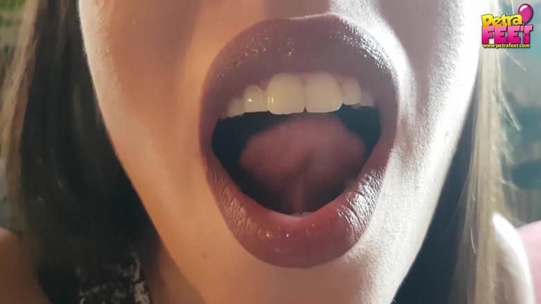 Smokin Fetish: Ее красивое лицо перед камерой