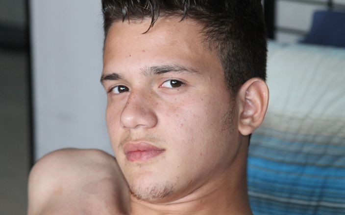 Latino boys porn: Pula mare Băiat alb cu fundul păros